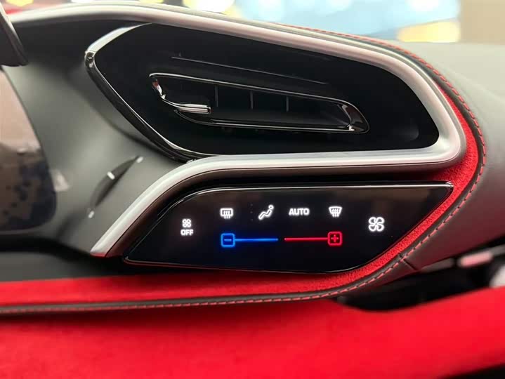 Фото 8 - Ferrari 296