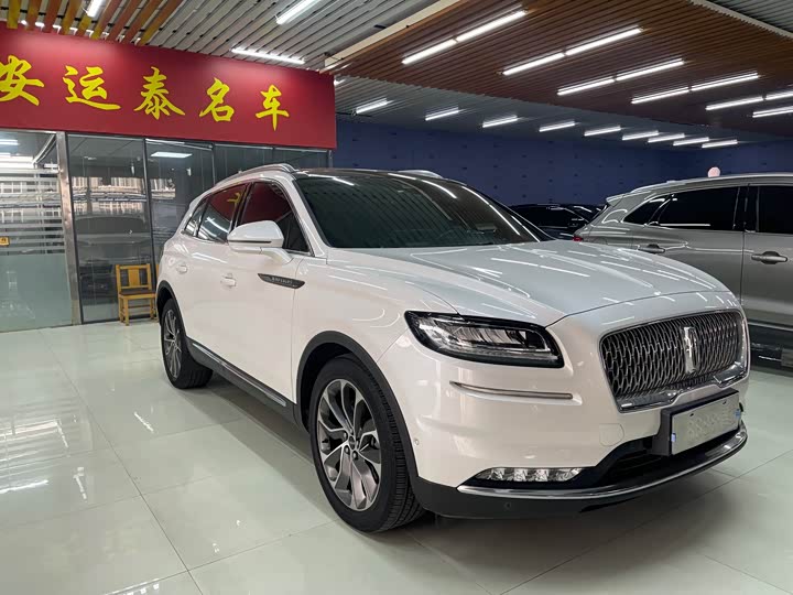 Фото 3 - Lincoln Nautilus