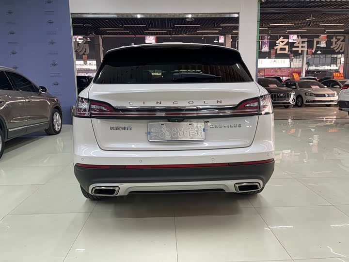 Фото 4 - Lincoln Nautilus