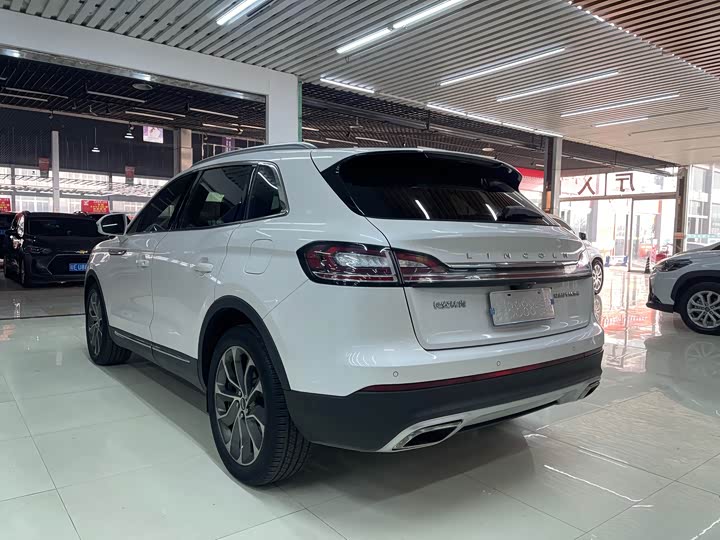 Фото 7 - Lincoln Nautilus