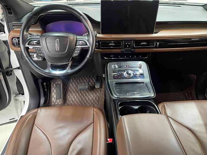 Фото 9 - Lincoln Nautilus