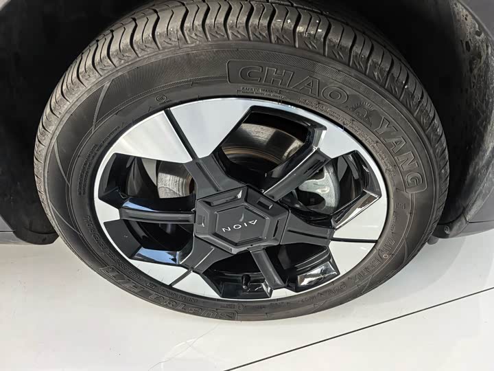 Фото 2 - GAC Aion UT