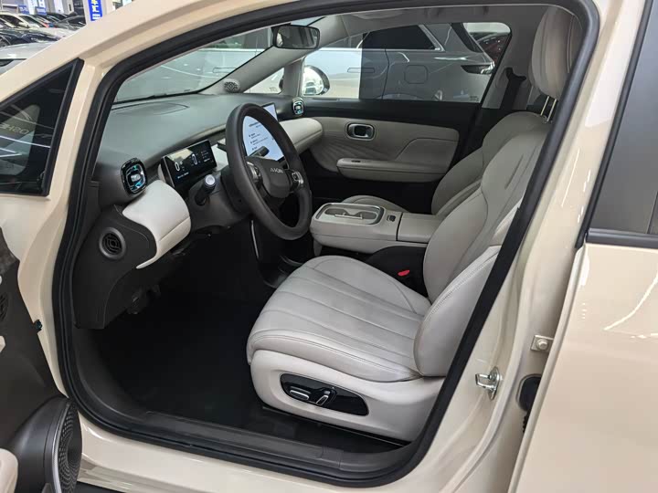 Фото 3 - GAC Aion UT