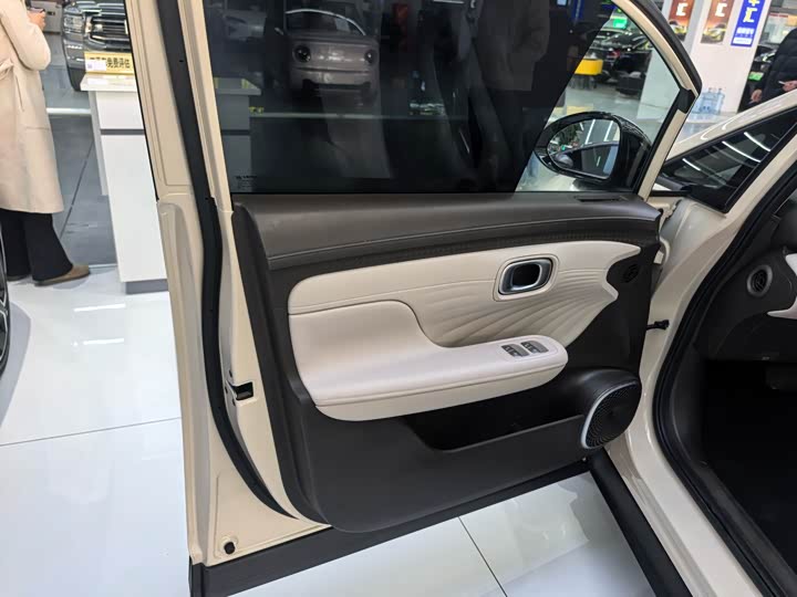 Фото 4 - GAC Aion UT