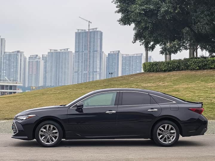 Фото 2 - Toyota Avalon