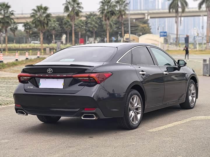 Фото 3 - Toyota Avalon