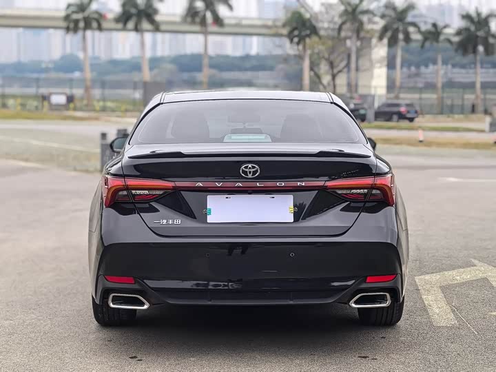 Фото 8 - Toyota Avalon