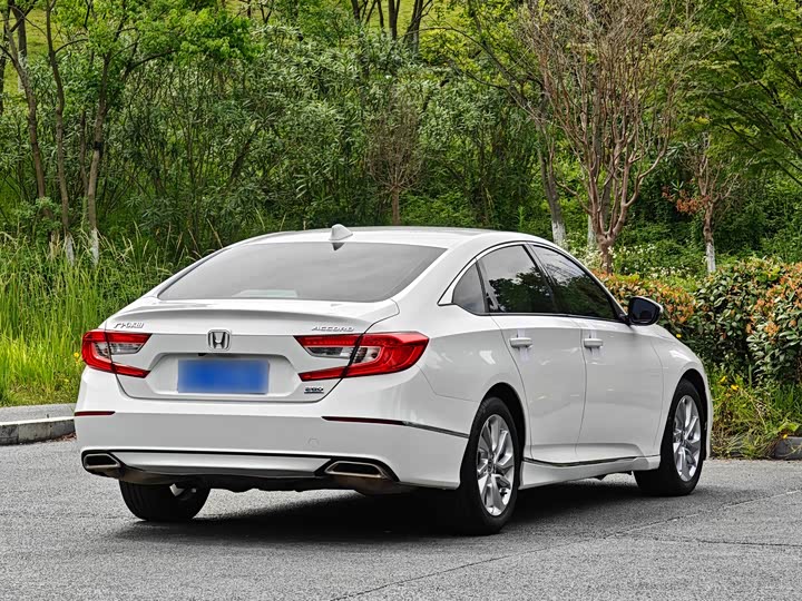 Фото 2 - Honda Accord