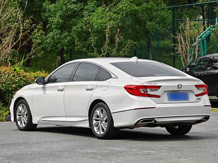 Фото 3 - Honda Accord