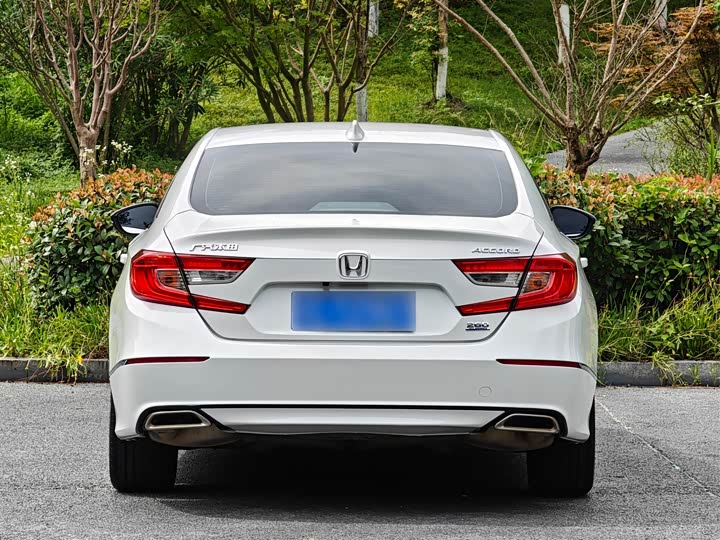 Фото 4 - Honda Accord