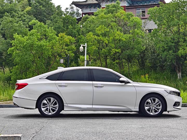 Фото 6 - Honda Accord