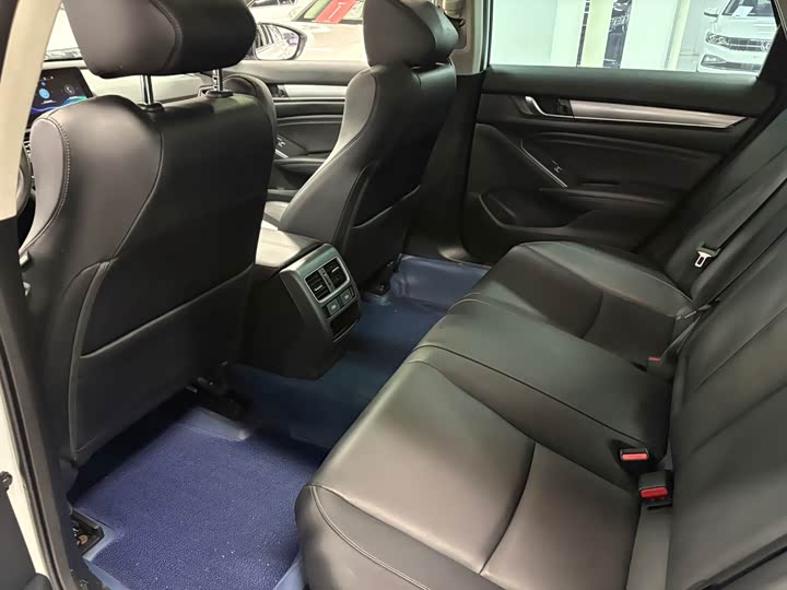 Фото 8 - Honda Accord