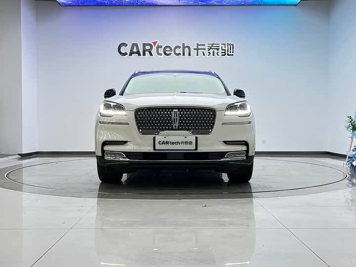 Фото 2 - Lincoln Aviator