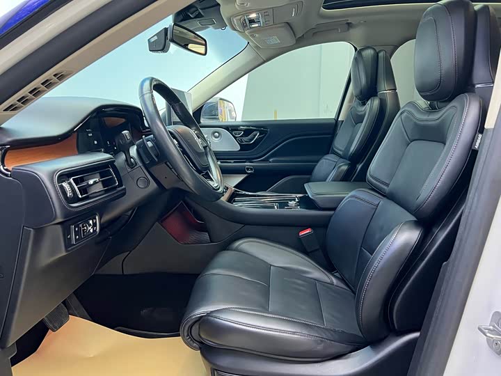 Фото 3 - Lincoln Aviator