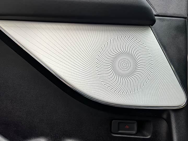 Фото 6 - Lincoln Aviator