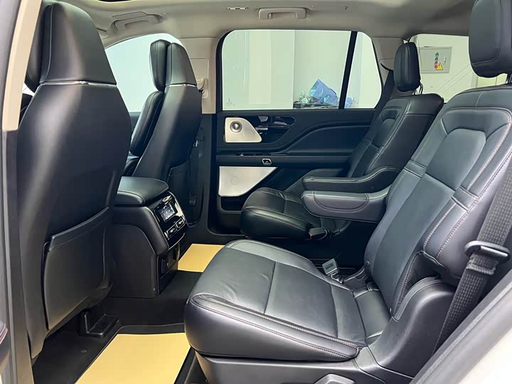 Фото 8 - Lincoln Aviator