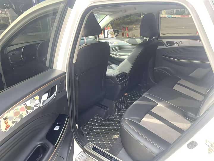 Фото 4 - GAC Aion S