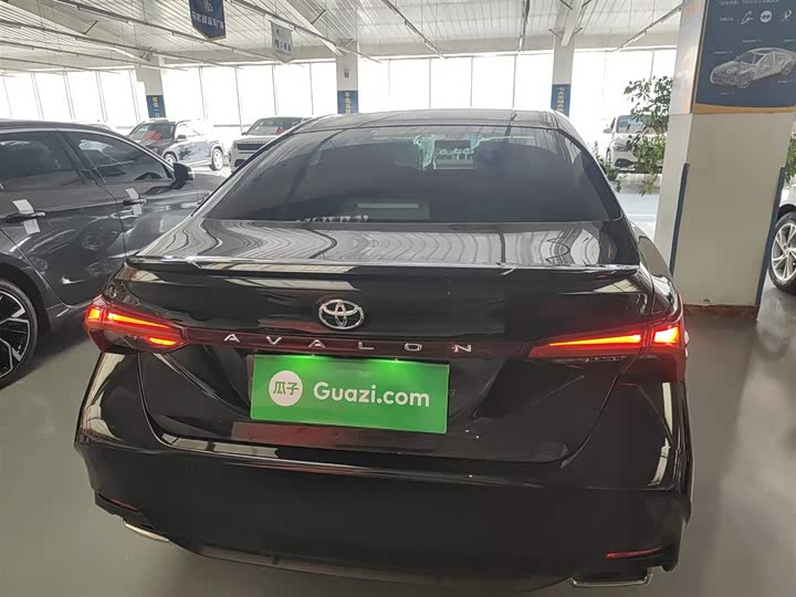 Фото 6 - Toyota Avalon