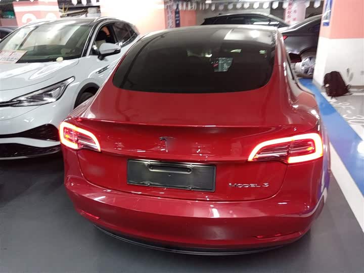 Фото 6 - Tesla Model 3