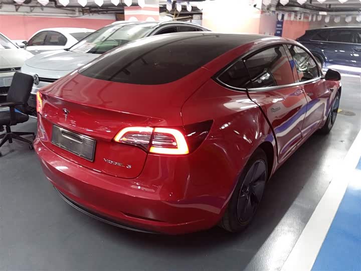 Фото 7 - Tesla Model 3