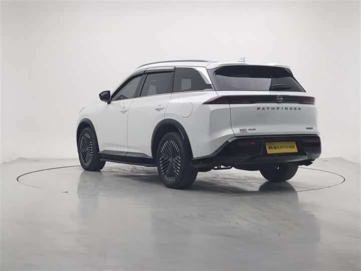 Фото 6 - Nissan Pathfinder