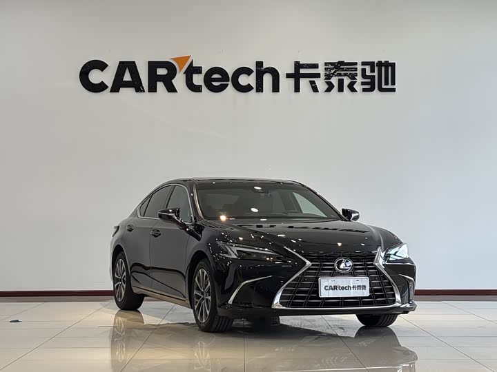 Фото 3 - Lexus ES