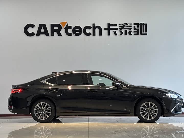 Фото 4 - Lexus ES