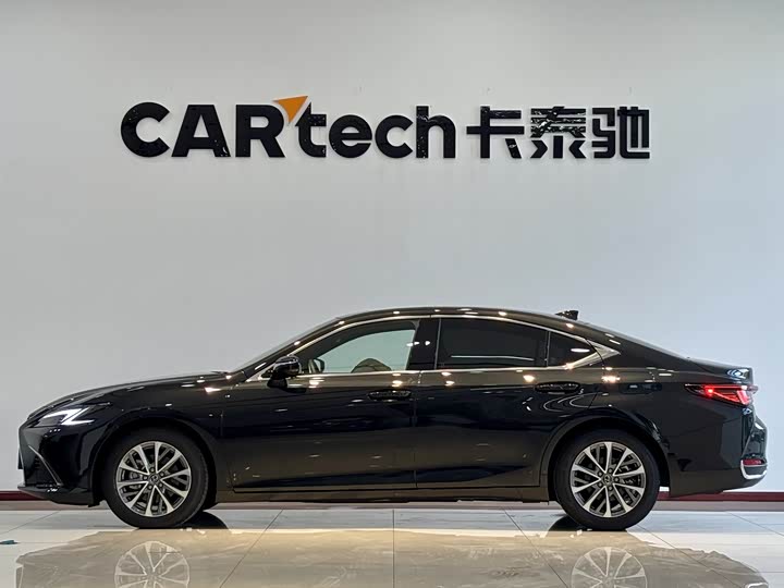 Фото 5 - Lexus ES