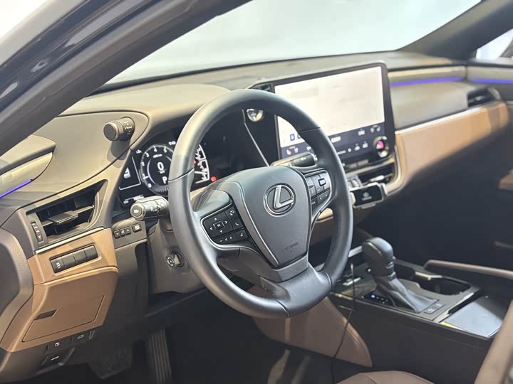 Фото 7 - Lexus ES