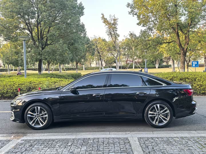 Фото 4 - Audi A6L