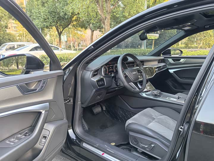 Фото 5 - Audi A6L