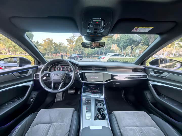 Фото 7 - Audi A6L