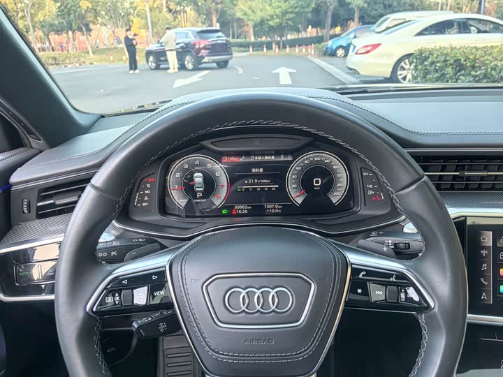 Фото 9 - Audi A6L