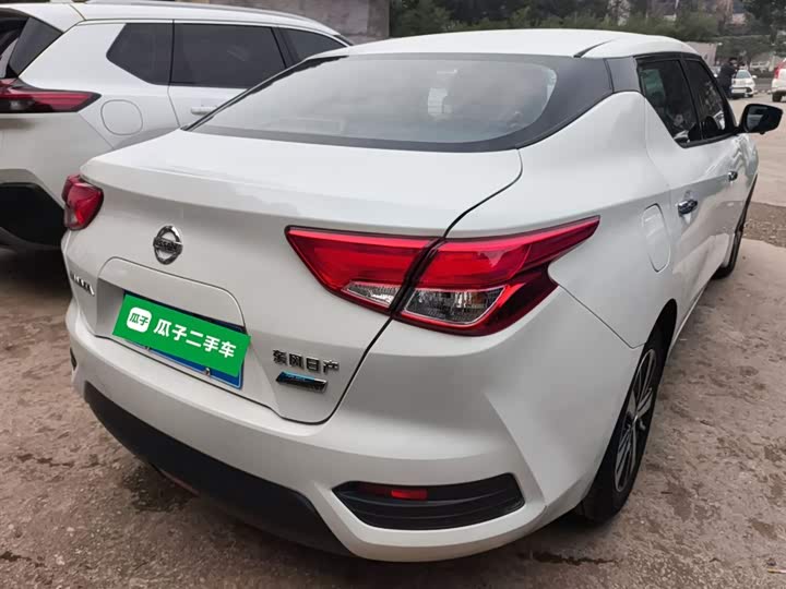 Фото 7 - Nissan Lannia