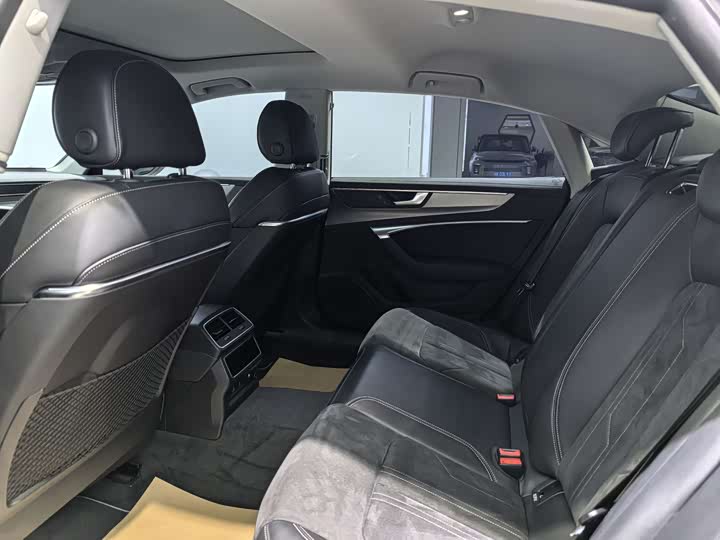 Фото 4 - Audi A7L