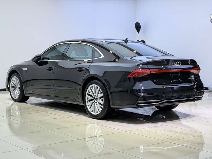 Фото 6 - Audi A7L