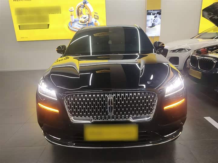 Фото 3 - Lincoln Corsair