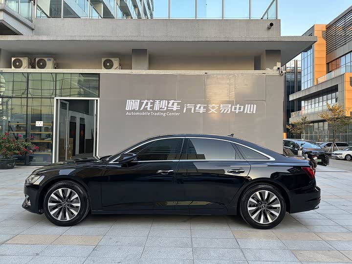 Фото 4 - Audi A6L