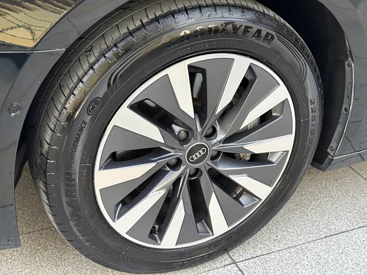 Фото 8 - Audi A6L