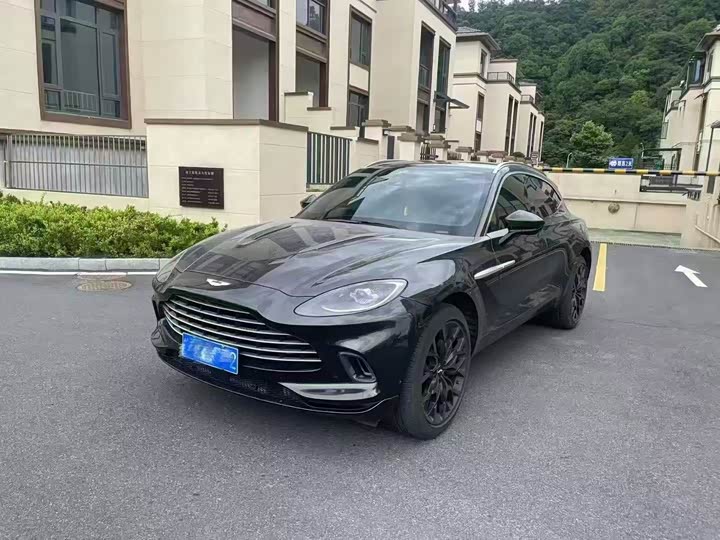 Фото 1 - Aston Martin DBX