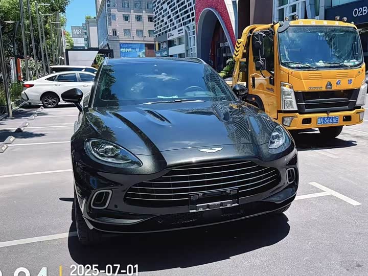 Фото 2 - Aston Martin DBX