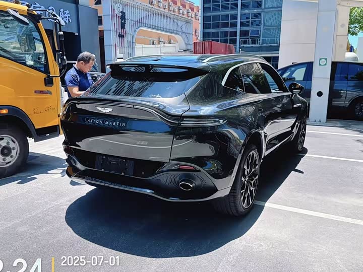 Фото 3 - Aston Martin DBX