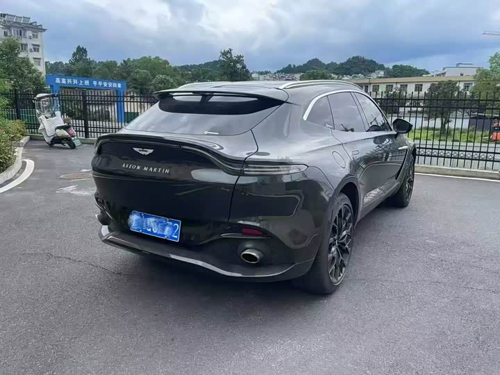 Фото 4 - Aston Martin DBX