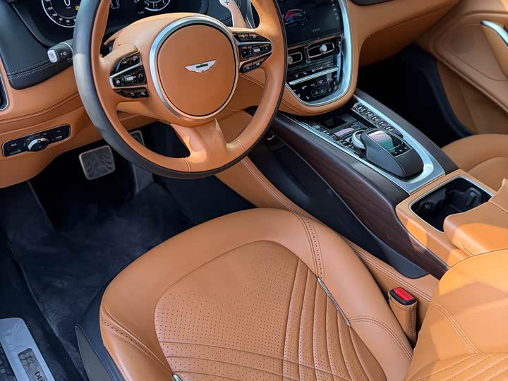 Фото 5 - Aston Martin DBX