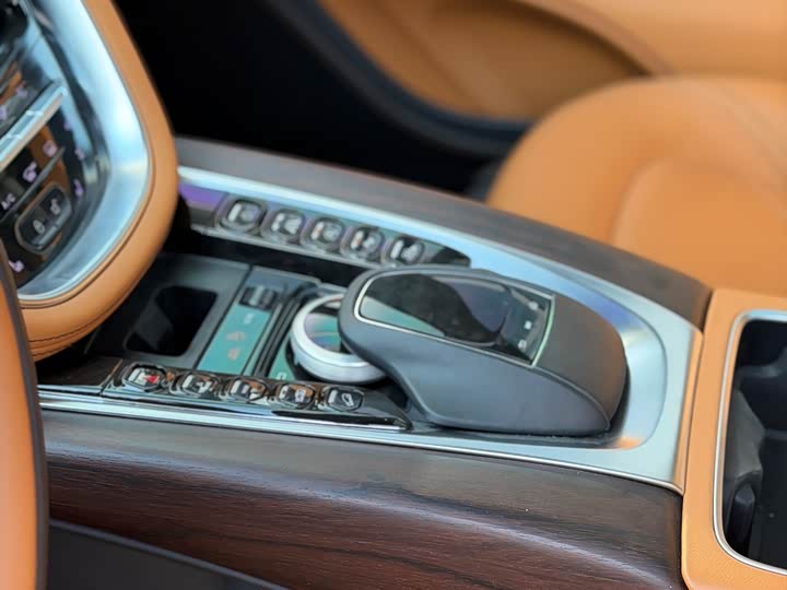 Фото 7 - Aston Martin DBX