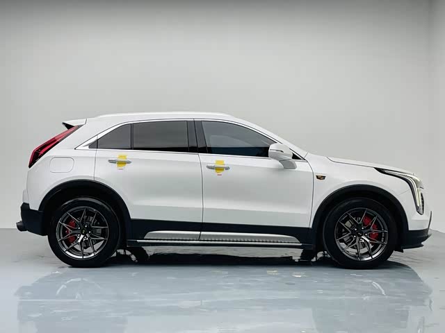 Фото 8 - Cadillac XT4