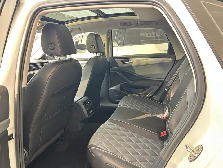 Фото 5 - Volkswagen Sagitar L