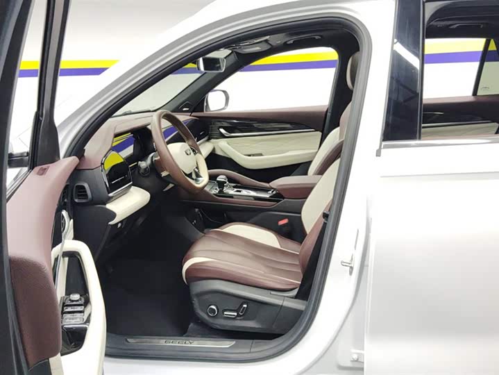 Фото 9 - Geely Monjaro