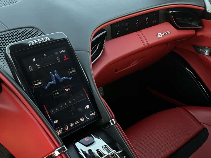 Фото 9 - Ferrari Roma