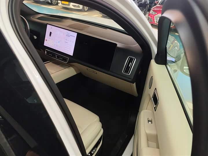 Фото 8 - LiXiang L7